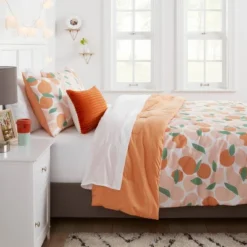 Reversible Microfiber Fruit Print Comforter - Room Essentialsā¢