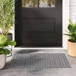 Diamond Check Indoor/Outdoor Rug - Room Essentialsā¢