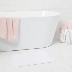 Everyday Chenille Bath Rug - Room Essentialsā¢