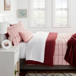 Grid Print Reversible Decorative Comforter Set With Throw - Room Essentialsā¢